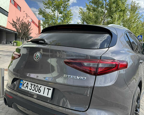 Серый Альфа Ромео Стелвио, объемом двигателя 2 л и пробегом 92 тыс. км за 19500 $, фото 3 на Automoto.ua