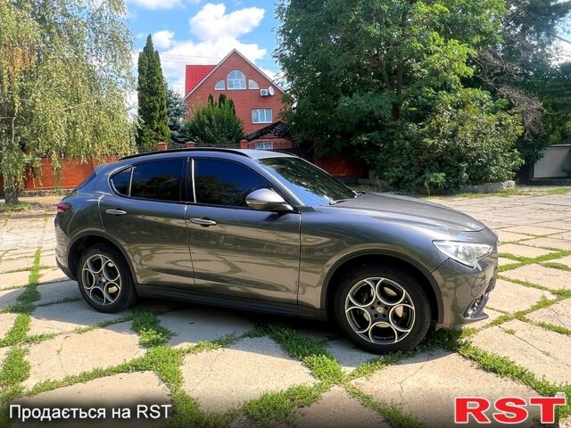 Альфа Ромео Стелвио 2017 в Харькове на Automoto.ua Серый Альфа Ромео Стелвио, объемом двигателя 2 л и пробегом 83 тыс. км за 22500 $, фото 3 на Automoto.ua