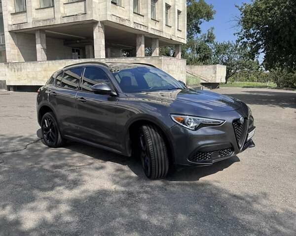 Альфа Ромео Стелвио 2017 в Киеве на Automoto.ua Серый Альфа Ромео Стелвио, объемом двигателя 2 л и пробегом 96 тыс. км за 24999 $, фото 2 на Automoto.ua