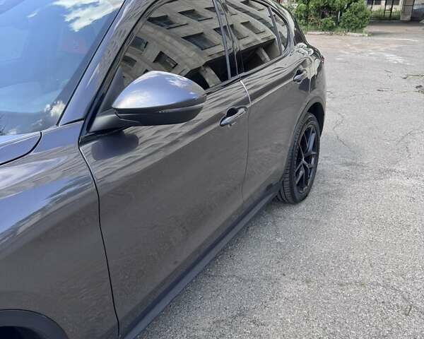 Альфа Ромео Стелвио 2017 в Киеве на Automoto.ua Серый Альфа Ромео Стелвио, объемом двигателя 2 л и пробегом 96 тыс. км за 24999 $, фото 20 на Automoto.ua