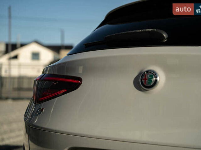 Серый Альфа Ромео Стелвио, объемом двигателя 2 л и пробегом 111 тыс. км за 20700 $, фото 6 на Automoto.ua