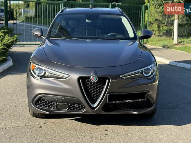 Сірий Альфа Ромео Стелвіо, об'ємом двигуна 2 л та пробігом 105 тис. км за 20000 $, фото 1 на Automoto.ua