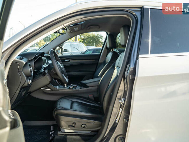 Серый Альфа Ромео Стелвио, объемом двигателя 2 л и пробегом 111 тыс. км за 20700 $, фото 16 на Automoto.ua