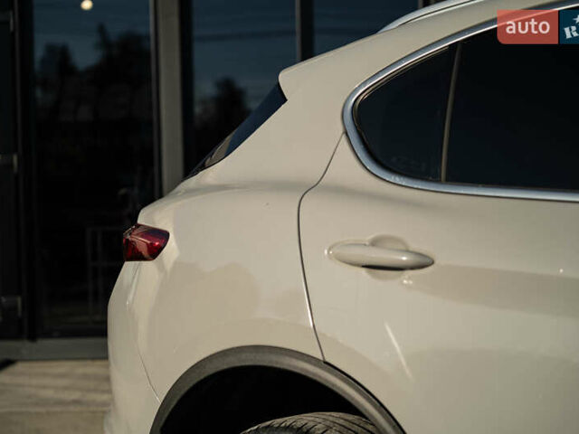 Серый Альфа Ромео Стелвио, объемом двигателя 2 л и пробегом 111 тыс. км за 20700 $, фото 8 на Automoto.ua