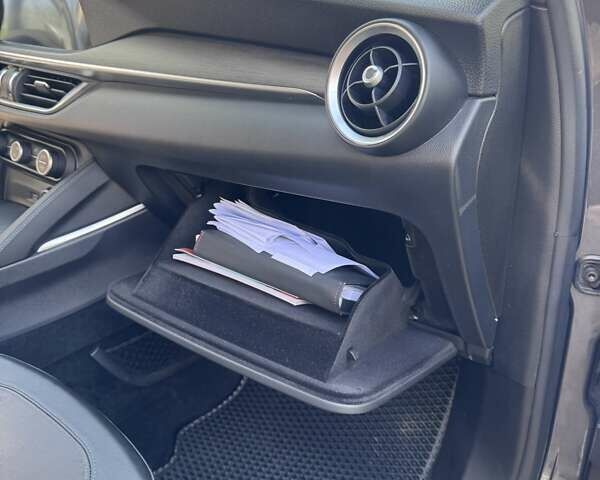 Альфа Ромео Стелвио 2017 в Киеве на Automoto.ua Серый Альфа Ромео Стелвио, объемом двигателя 2 л и пробегом 96 тыс. км за 24999 $, фото 57 на Automoto.ua