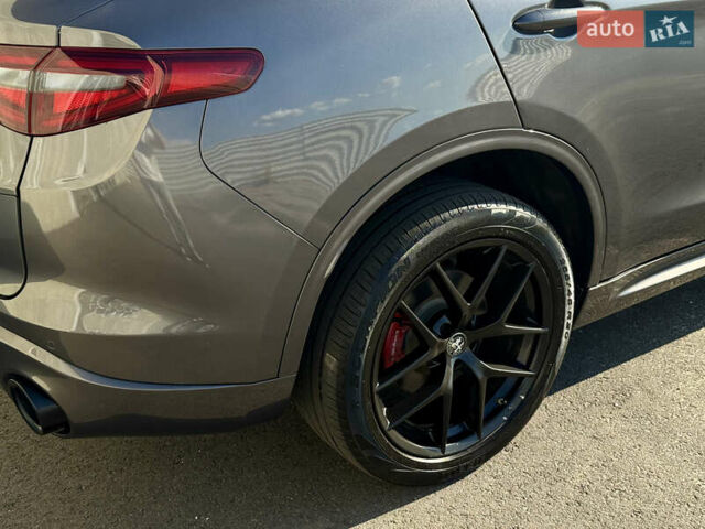 Серый Альфа Ромео Стелвио, объемом двигателя 2 л и пробегом 87 тыс. км за 21300 $, фото 9 на Automoto.ua