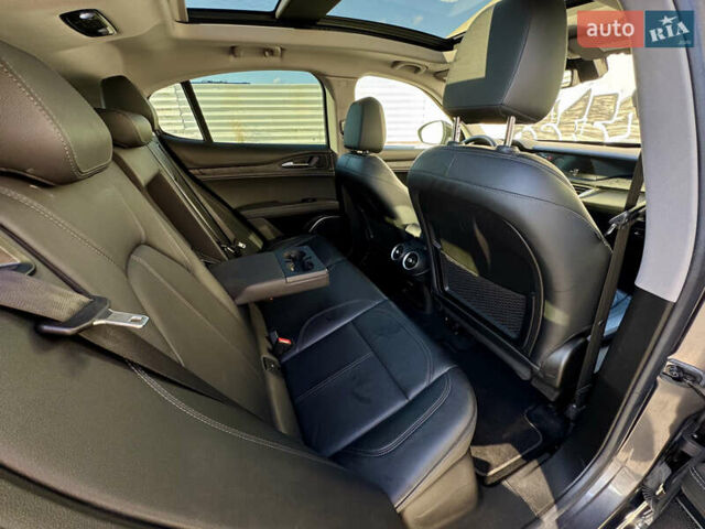 Серый Альфа Ромео Стелвио, объемом двигателя 2 л и пробегом 87 тыс. км за 21300 $, фото 41 на Automoto.ua