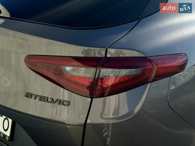 Серый Альфа Ромео Стелвио, объемом двигателя 2 л и пробегом 87 тыс. км за 21300 $, фото 10 на Automoto.ua