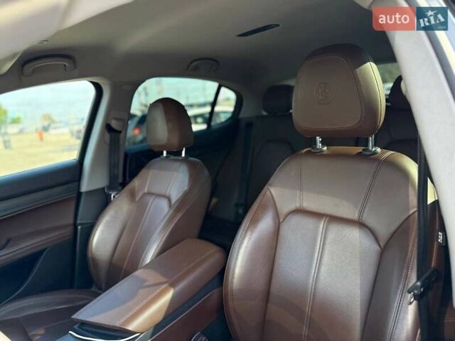 Сірий Альфа Ромео Стелвіо, об'ємом двигуна 2 л та пробігом 125 тис. км за 19999 $, фото 21 на Automoto.ua