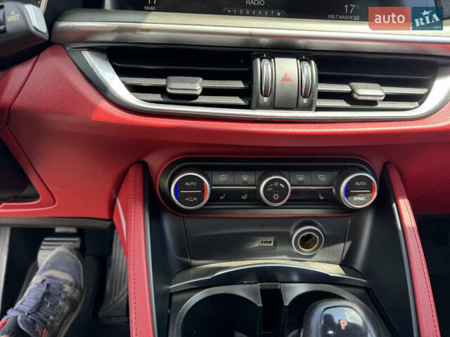 Серый Альфа Ромео Стелвио, объемом двигателя 2 л и пробегом 155 тыс. км за 16900 $, фото 26 на Automoto.ua