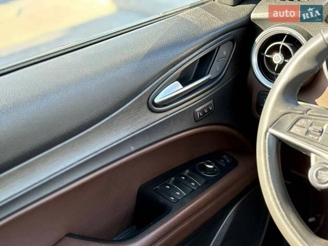 Сірий Альфа Ромео Стелвіо, об'ємом двигуна 2 л та пробігом 125 тис. км за 19999 $, фото 16 на Automoto.ua