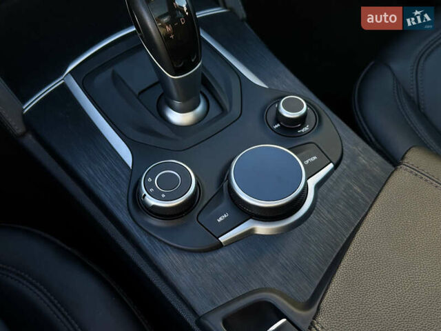 Серый Альфа Ромео Стелвио, объемом двигателя 2 л и пробегом 87 тыс. км за 21300 $, фото 33 на Automoto.ua