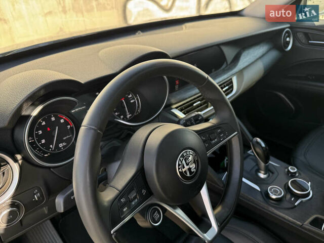 Серый Альфа Ромео Стелвио, объемом двигателя 2 л и пробегом 87 тыс. км за 21300 $, фото 30 на Automoto.ua