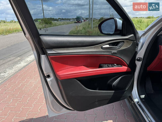 Серый Альфа Ромео Стелвио, объемом двигателя 2 л и пробегом 155 тыс. км за 16900 $, фото 16 на Automoto.ua