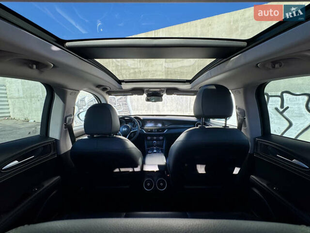 Серый Альфа Ромео Стелвио, объемом двигателя 2 л и пробегом 87 тыс. км за 21300 $, фото 44 на Automoto.ua