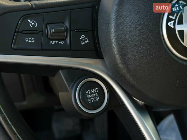 Серый Альфа Ромео Стелвио, объемом двигателя 2 л и пробегом 87 тыс. км за 21300 $, фото 25 на Automoto.ua