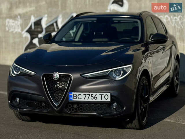 Серый Альфа Ромео Стелвио, объемом двигателя 2 л и пробегом 87 тыс. км за 21300 $, фото 2 на Automoto.ua
