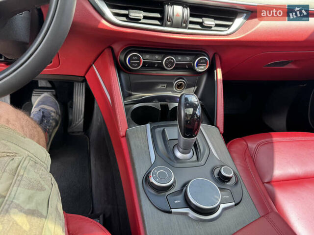 Серый Альфа Ромео Стелвио, объемом двигателя 2 л и пробегом 155 тыс. км за 16900 $, фото 25 на Automoto.ua