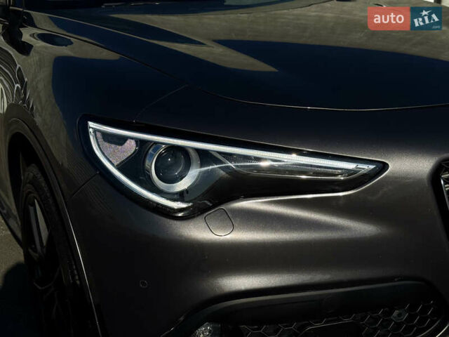 Серый Альфа Ромео Стелвио, объемом двигателя 2 л и пробегом 87 тыс. км за 21300 $, фото 4 на Automoto.ua