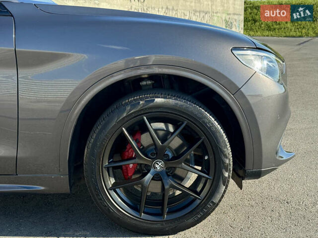 Серый Альфа Ромео Стелвио, объемом двигателя 2 л и пробегом 87 тыс. км за 21300 $, фото 6 на Automoto.ua
