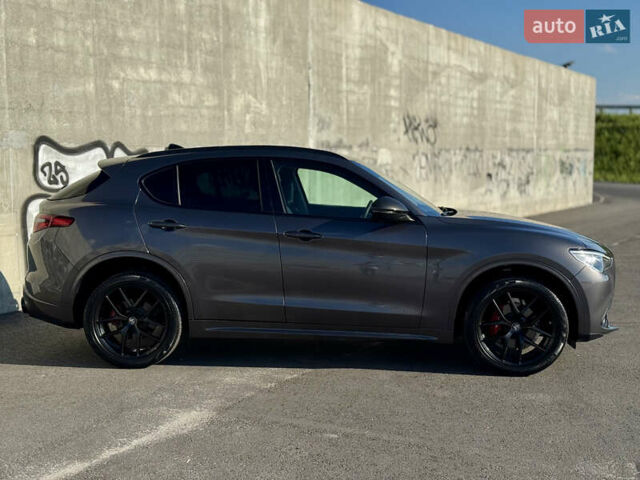 Серый Альфа Ромео Стелвио, объемом двигателя 2 л и пробегом 87 тыс. км за 21300 $, фото 5 на Automoto.ua