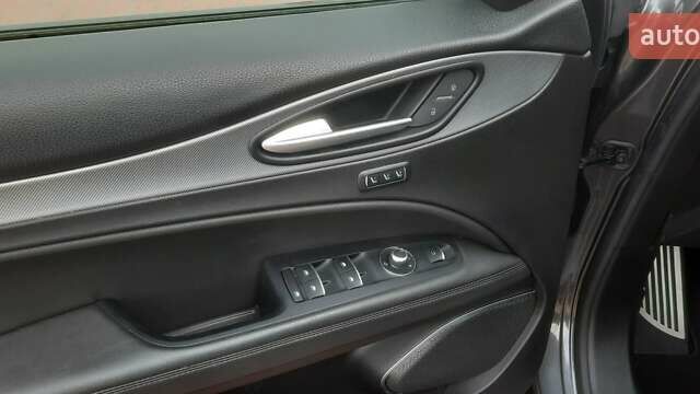 Серый Альфа Ромео Стелвио, объемом двигателя 2 л и пробегом 84 тыс. км за 17500 $, фото 19 на Automoto.ua