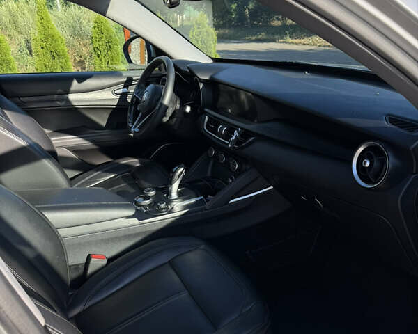 Серый Альфа Ромео Стелвио, объемом двигателя 2 л и пробегом 198 тыс. км за 17500 $, фото 3 на Automoto.ua