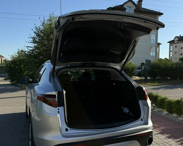 Серый Альфа Ромео Стелвио, объемом двигателя 2 л и пробегом 198 тыс. км за 17500 $, фото 7 на Automoto.ua