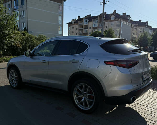 Серый Альфа Ромео Стелвио, объемом двигателя 2 л и пробегом 198 тыс. км за 17500 $, фото 6 на Automoto.ua