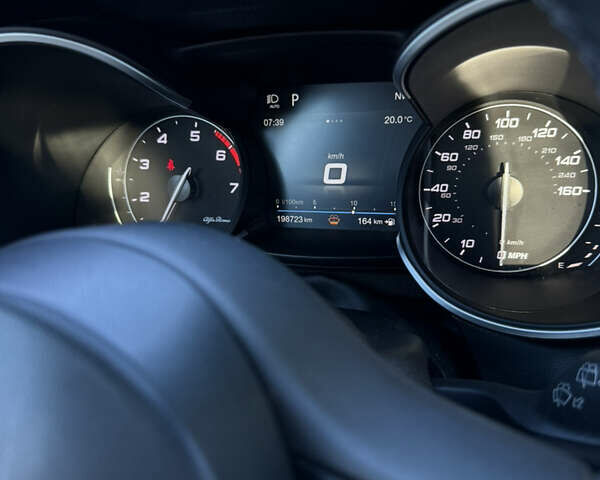 Серый Альфа Ромео Стелвио, объемом двигателя 2 л и пробегом 198 тыс. км за 17500 $, фото 9 на Automoto.ua