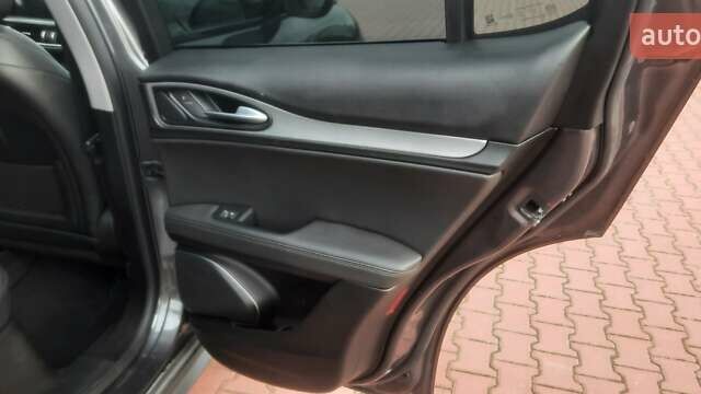 Серый Альфа Ромео Стелвио, объемом двигателя 2 л и пробегом 84 тыс. км за 17500 $, фото 31 на Automoto.ua