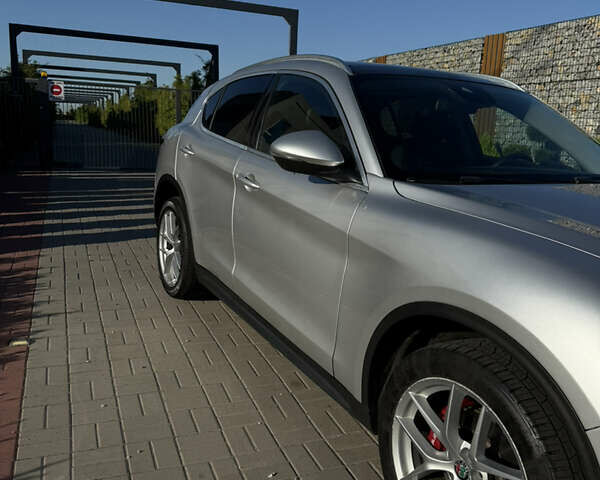 Серый Альфа Ромео Стелвио, объемом двигателя 2 л и пробегом 198 тыс. км за 17500 $, фото 2 на Automoto.ua