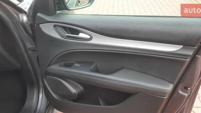 Серый Альфа Ромео Стелвио, объемом двигателя 2 л и пробегом 84 тыс. км за 17500 $, фото 29 на Automoto.ua