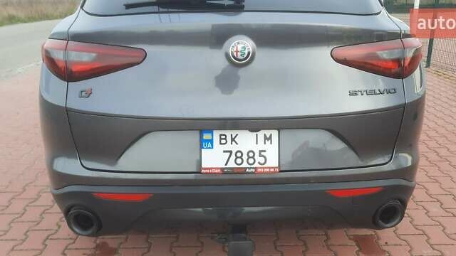 Серый Альфа Ромео Стелвио, объемом двигателя 2 л и пробегом 84 тыс. км за 17500 $, фото 9 на Automoto.ua