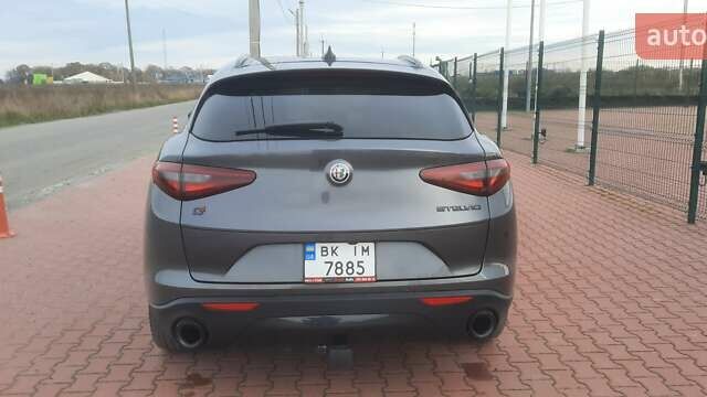 Серый Альфа Ромео Стелвио, объемом двигателя 2 л и пробегом 84 тыс. км за 17500 $, фото 4 на Automoto.ua