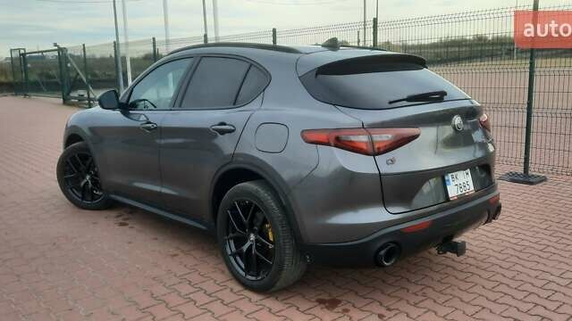 Серый Альфа Ромео Стелвио, объемом двигателя 2 л и пробегом 84 тыс. км за 17500 $, фото 3 на Automoto.ua