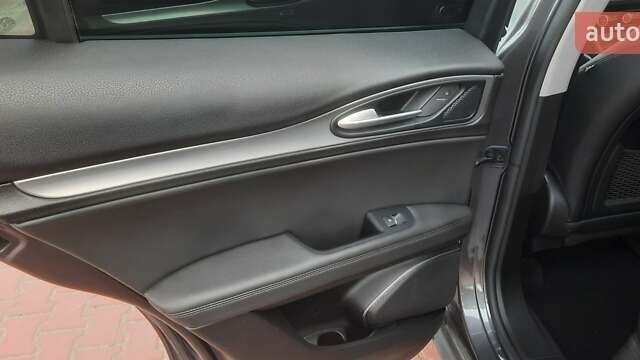 Серый Альфа Ромео Стелвио, объемом двигателя 2 л и пробегом 84 тыс. км за 17500 $, фото 24 на Automoto.ua