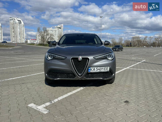 Серый Альфа Ромео Стелвио, объемом двигателя 2 л и пробегом 45 тыс. км за 30900 $, фото 2 на Automoto.ua