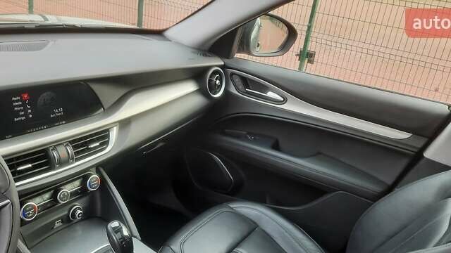 Серый Альфа Ромео Стелвио, объемом двигателя 2 л и пробегом 84 тыс. км за 17500 $, фото 38 на Automoto.ua