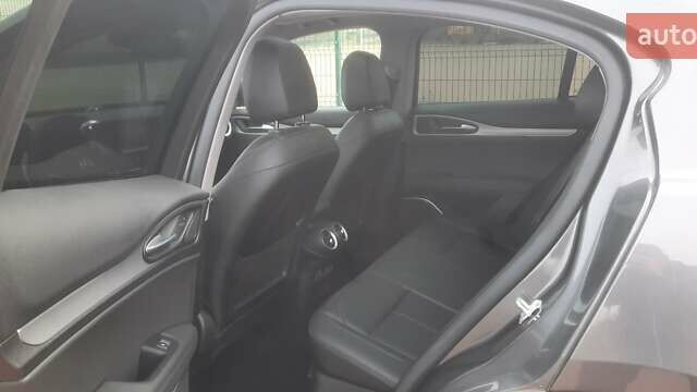 Серый Альфа Ромео Стелвио, объемом двигателя 2 л и пробегом 84 тыс. км за 17500 $, фото 23 на Automoto.ua