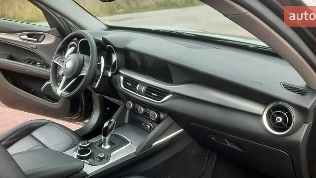 Серый Альфа Ромео Стелвио, объемом двигателя 2 л и пробегом 84 тыс. км за 17500 $, фото 26 на Automoto.ua
