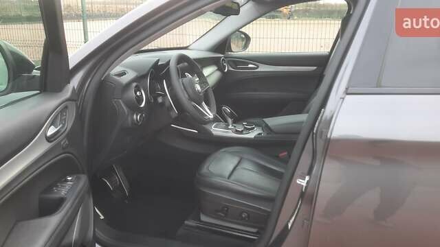 Серый Альфа Ромео Стелвио, объемом двигателя 2 л и пробегом 84 тыс. км за 17500 $, фото 18 на Automoto.ua