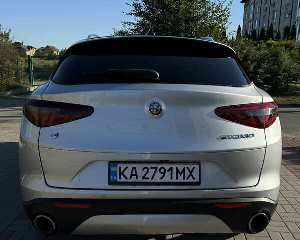Серый Альфа Ромео Стелвио, объемом двигателя 2 л и пробегом 198 тыс. км за 17500 $, фото 5 на Automoto.ua
