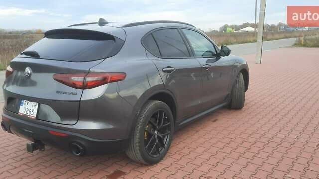 Серый Альфа Ромео Стелвио, объемом двигателя 2 л и пробегом 84 тыс. км за 17500 $, фото 5 на Automoto.ua