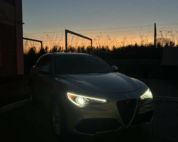 Серый Альфа Ромео Стелвио, объемом двигателя 2 л и пробегом 198 тыс. км за 17500 $, фото 13 на Automoto.ua