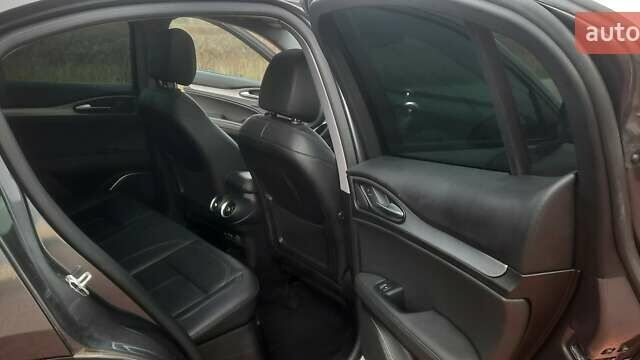 Серый Альфа Ромео Стелвио, объемом двигателя 2 л и пробегом 84 тыс. км за 17500 $, фото 30 на Automoto.ua