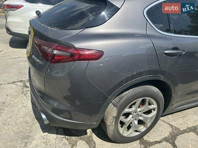 Серый Альфа Ромео Стелвио, объемом двигателя 2 л и пробегом 70 тыс. км за 11000 $, фото 16 на Automoto.ua