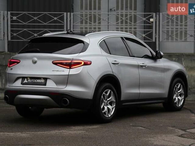 Серый Альфа Ромео Стелвио, объемом двигателя 2 л и пробегом 130 тыс. км за 22900 $, фото 6 на Automoto.ua