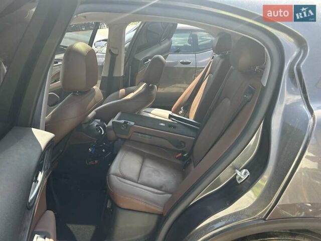 Серый Альфа Ромео Стелвио, объемом двигателя 2 л и пробегом 70 тыс. км за 11000 $, фото 10 на Automoto.ua