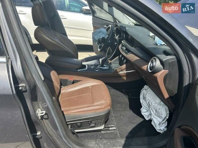 Серый Альфа Ромео Стелвио, объемом двигателя 2 л и пробегом 70 тыс. км за 11000 $, фото 2 на Automoto.ua